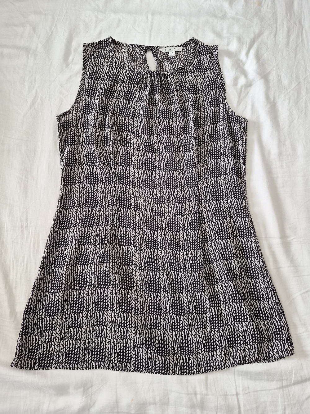CAbi Black and White Textured Print Sleeveless Blouse Size S